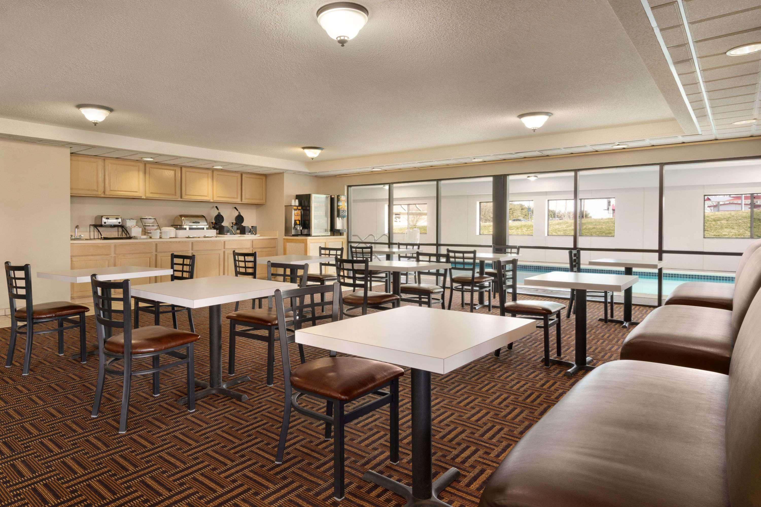Super 8 By Wyndham Chambersburg I-81 Hotel Exterior photo