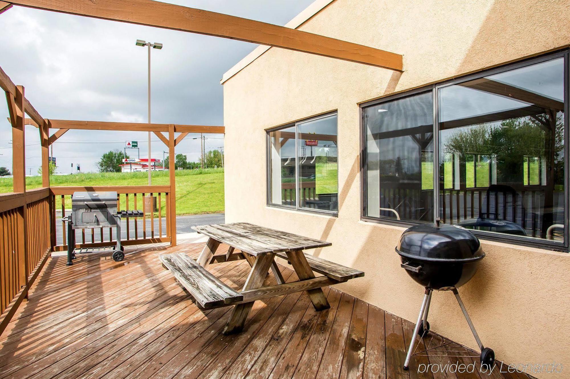 Super 8 By Wyndham Chambersburg I-81 Hotel Exterior photo